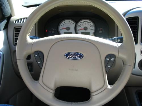 2005-Ford-Escape-28