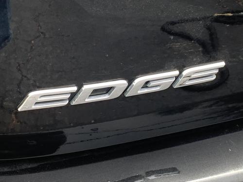 2015-Ford-Edge-23
